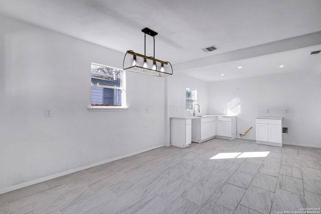 1112 Gladstone, San Antonio, TX 78225