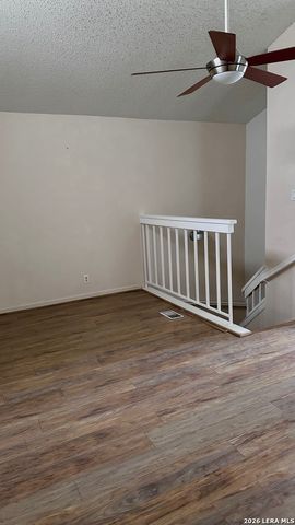 11311 Sir Winston St Apt 406, San Antonio, TX 78216