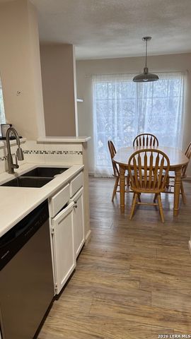 11311 Sir Winston St Apt 406, San Antonio, TX 78216