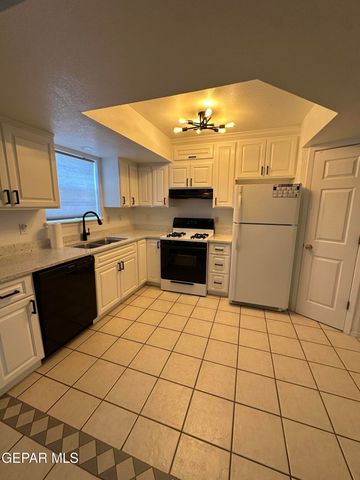 1340 JAMES CRAVENS Court, El Paso, TX 79936