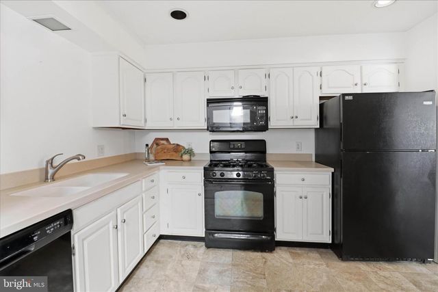 107 CARRIAGE HILL LN, York, PA 17406