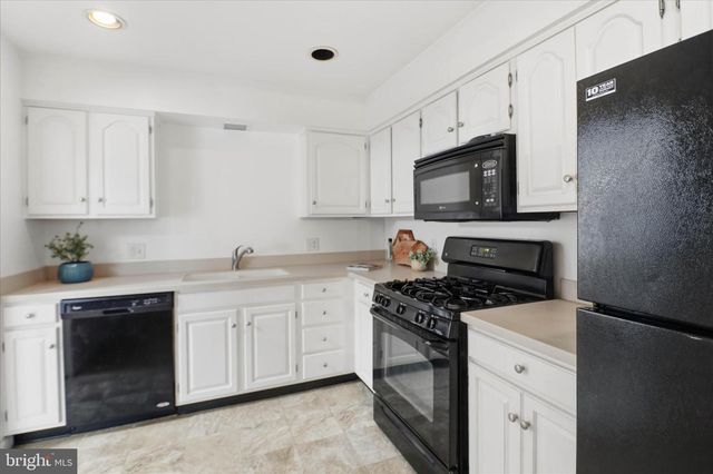 107 CARRIAGE HILL LN, York, PA 17406