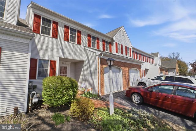 107 CARRIAGE HILL LN, York, PA 17406
