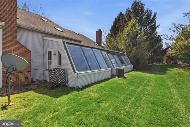 107 CARRIAGE HILL LN, York, PA 17406