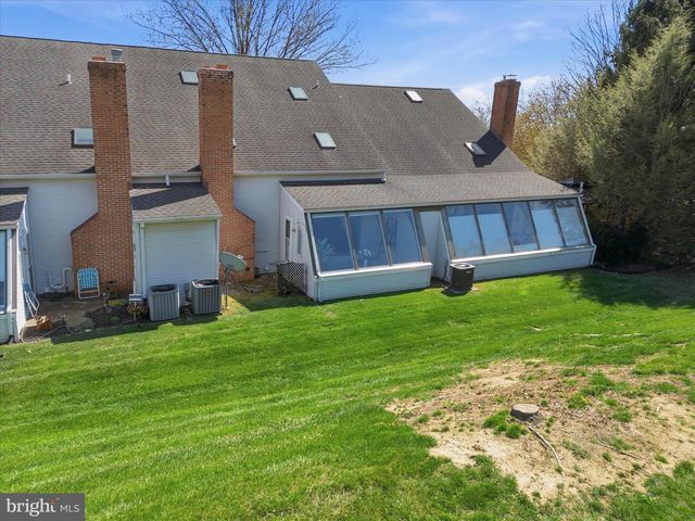 107 CARRIAGE HILL LN, York, PA 17406