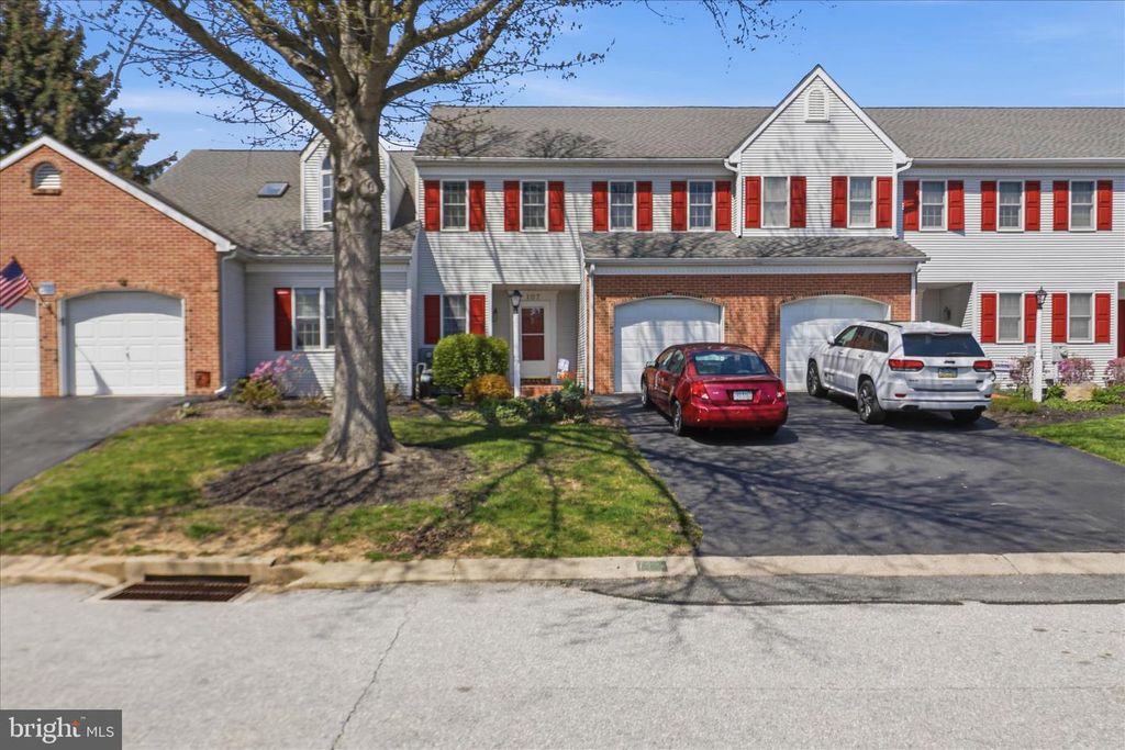 107 CARRIAGE HILL LN, York, PA 17406