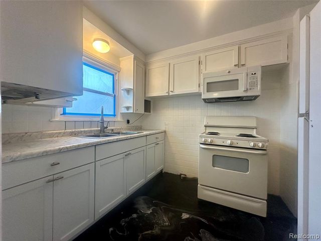 11566 Sanford Street, Detroit, MI 48205