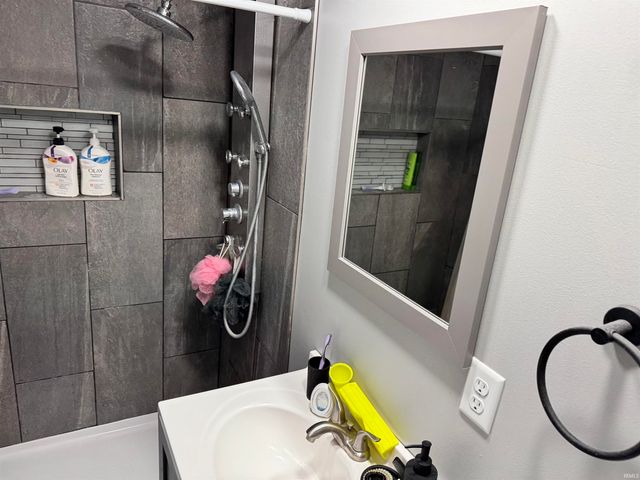 26060 County Road 4, Elkhart, IN 46514