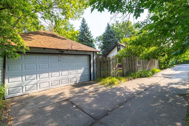 912 30th Avenue S, Minneapolis, MN 55406