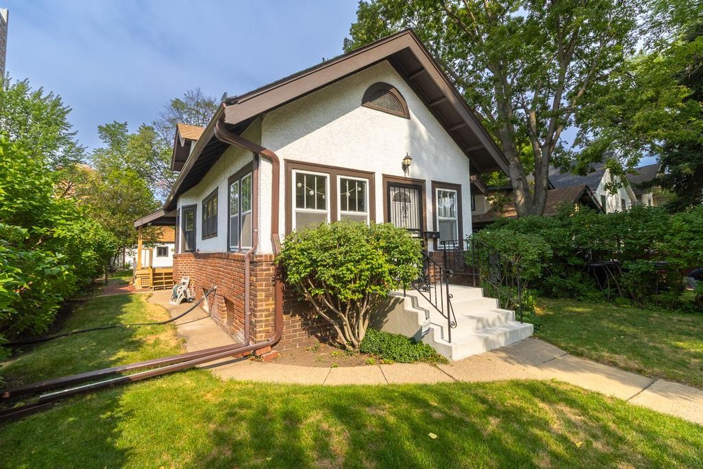 912 30th Avenue S, Minneapolis, MN 55406