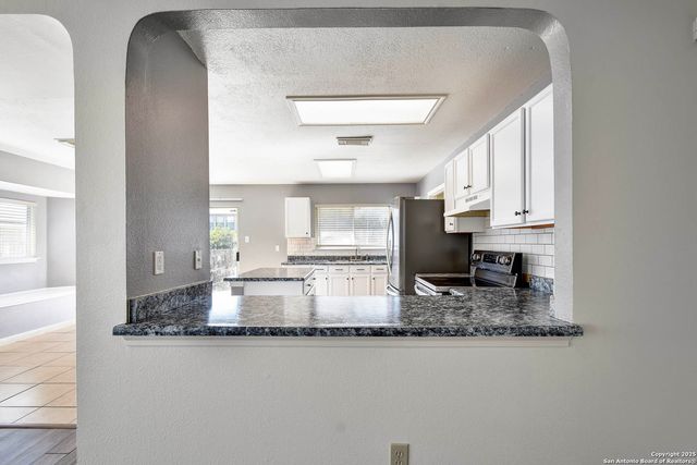 8330 Norcrest Dr, Converse, TX 78109