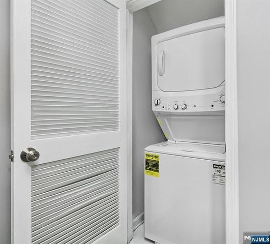 263 Halfmoon Court, West New York, NJ 07093
