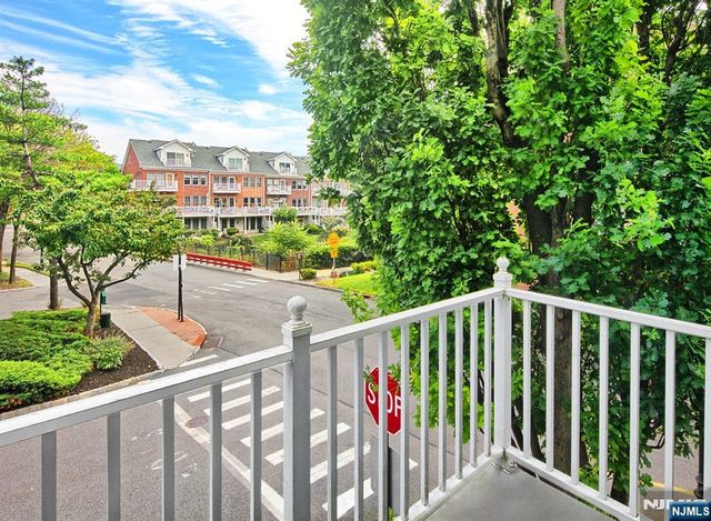 263 Halfmoon Court, West New York, NJ 07093