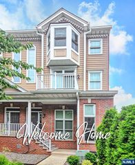 263 Halfmoon Court, West New York, NJ 07093