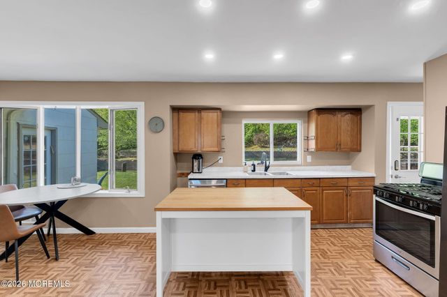 43 Redwood Place, Jackson, NJ 08527