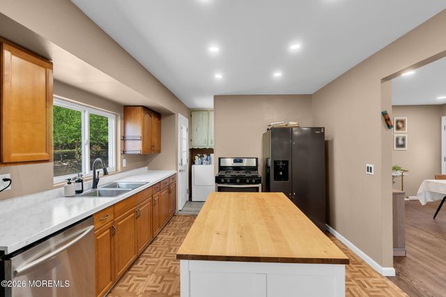 43 Redwood Place, Jackson, NJ 08527