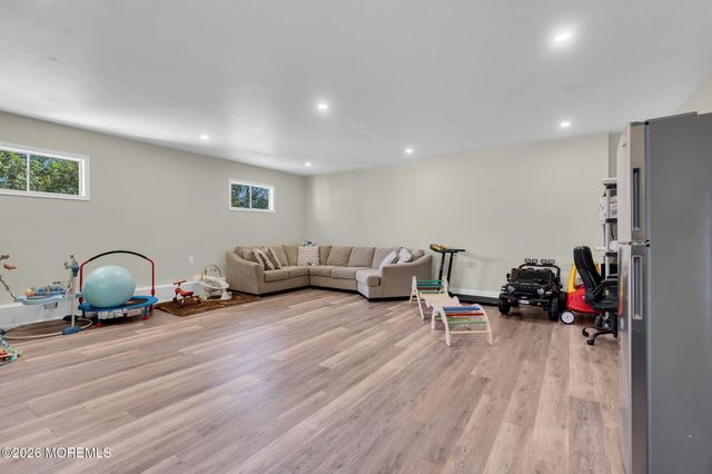 43 Redwood Place, Jackson, NJ 08527