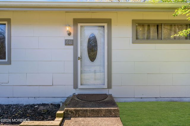 43 Redwood Place, Jackson, NJ 08527