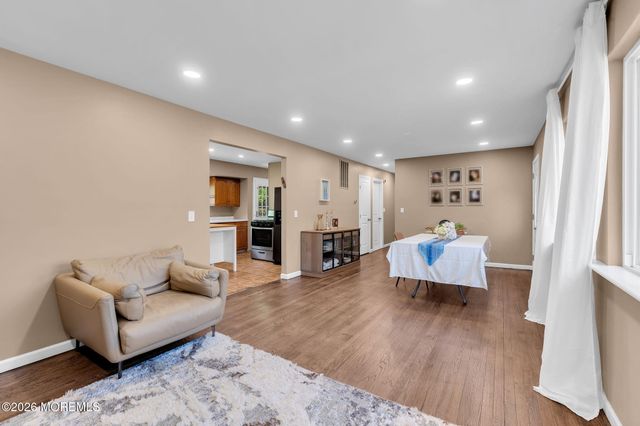 43 Redwood Place, Jackson, NJ 08527