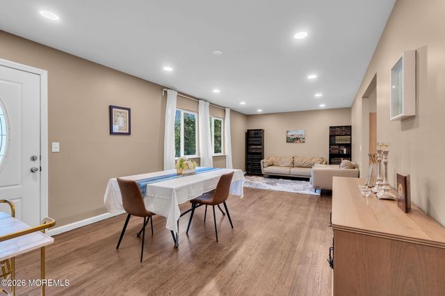 43 Redwood Place, Jackson, NJ 08527