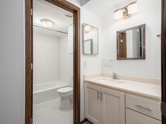 4600 Cedar Lake Road S 6, Saint Louis Park, MN 55416