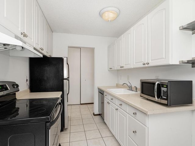 4600 Cedar Lake Road S 6, Saint Louis Park, MN 55416