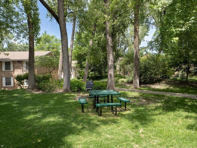 4600 Cedar Lake Road S 6, Saint Louis Park, MN 55416