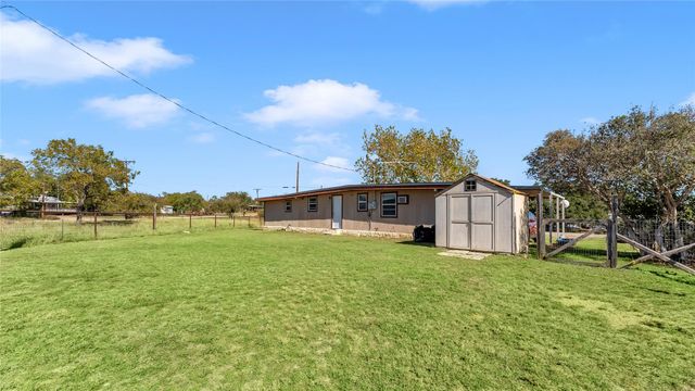 1415 Bee LN, Tow, TX 78672