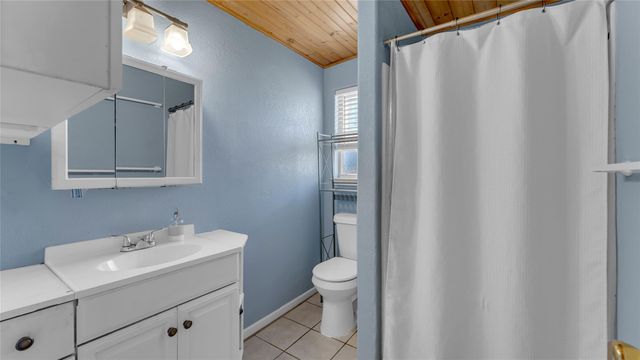 1415 Bee LN, Tow, TX 78672