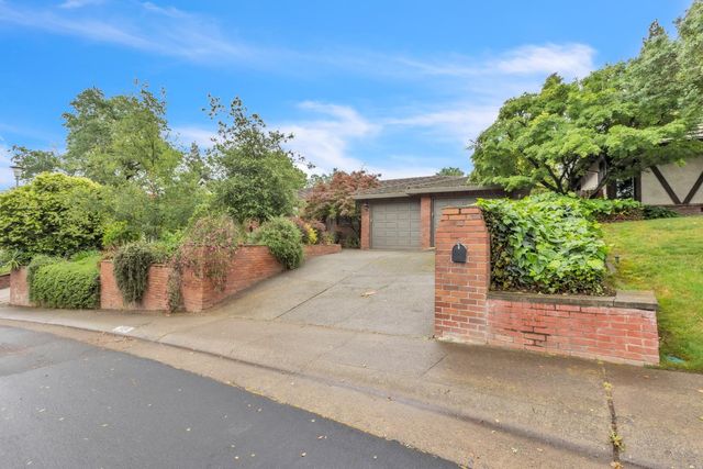 8484 Oakwind Ct, Orangevale, CA 95662