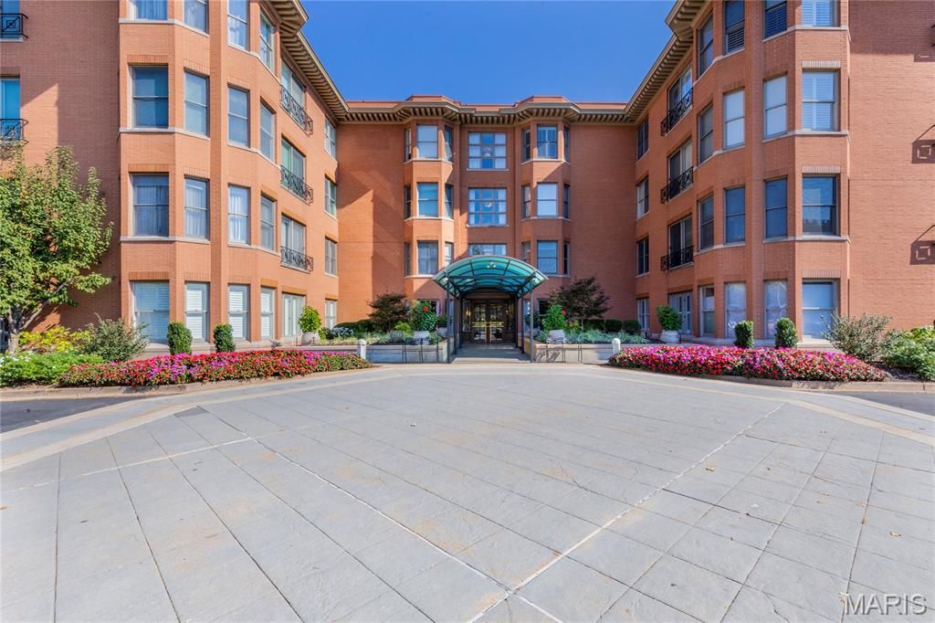 750 S Hanley Road 120, Clayton, MO 63105