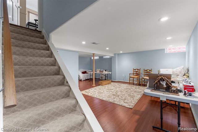 7941 N Charlesworth Street, Dearborn Heights, MI 48127