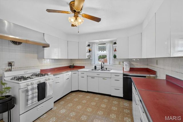 3152 Watson Road, St Louis, MO 63139