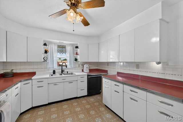 3152 Watson Road, St Louis, MO 63139