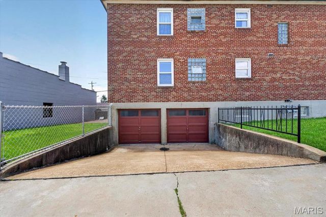 3152 Watson Road, St Louis, MO 63139