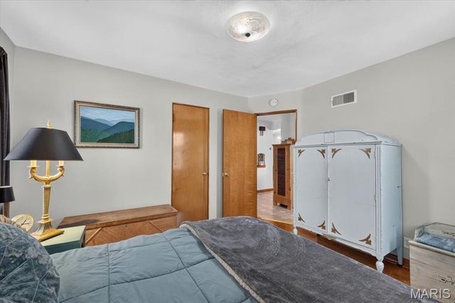 3152 Watson Road, St Louis, MO 63139