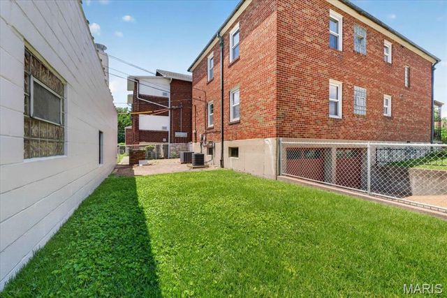 3152 Watson Road, St Louis, MO 63139
