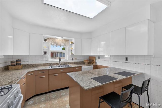 3152 Watson Road, St Louis, MO 63139