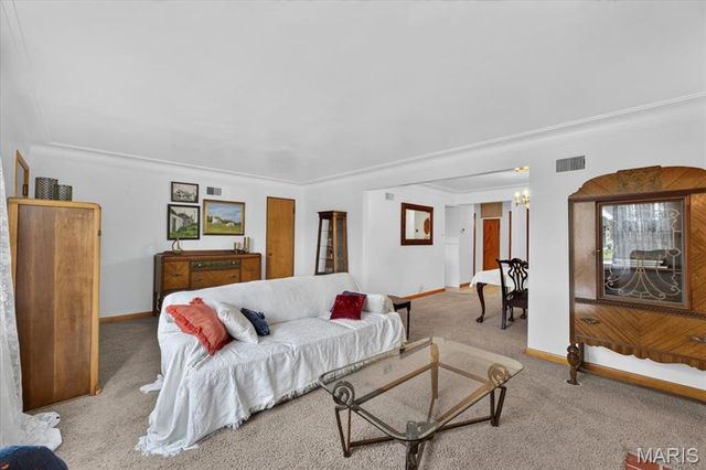 3152 Watson Road, St Louis, MO 63139