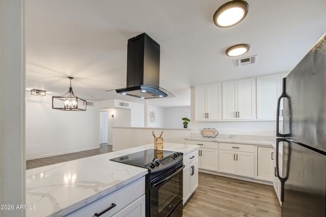 6002 W CATALINA Drive, Phoenix, AZ 85033