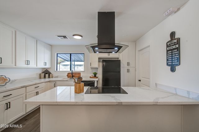 6002 W CATALINA Drive, Phoenix, AZ 85033