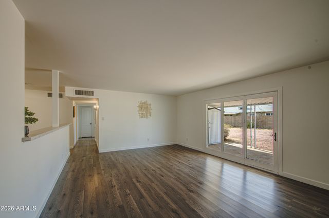 6002 W CATALINA Drive, Phoenix, AZ 85033