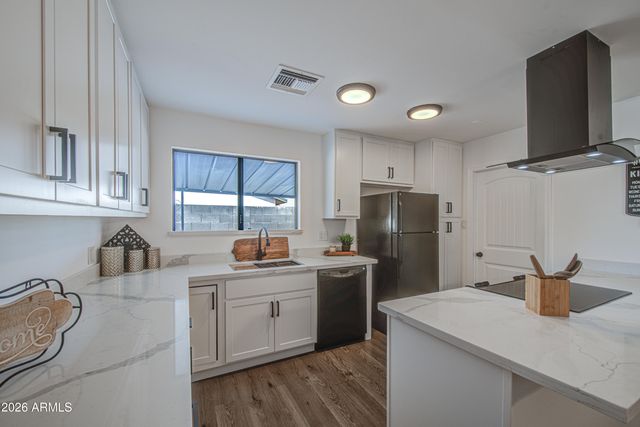 6002 W CATALINA Drive, Phoenix, AZ 85033
