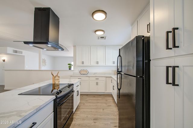 6002 W CATALINA Drive, Phoenix, AZ 85033