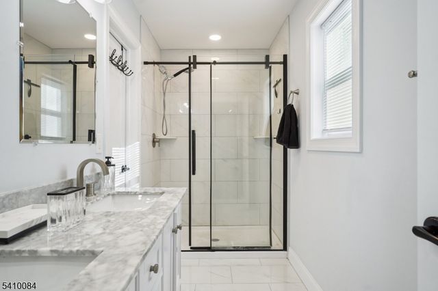 127 W End Ave, Hopatcong Boro, NJ 07843