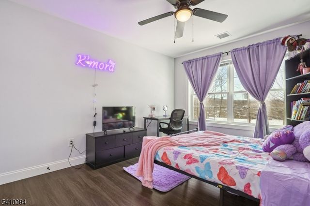 127 W End Ave, Hopatcong Boro, NJ 07843