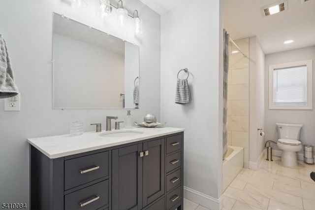 127 W End Ave, Hopatcong Boro, NJ 07843