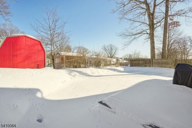 127 W End Ave, Hopatcong Boro, NJ 07843