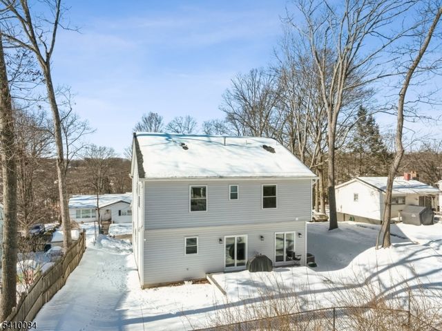 127 W End Ave, Hopatcong Boro, NJ 07843