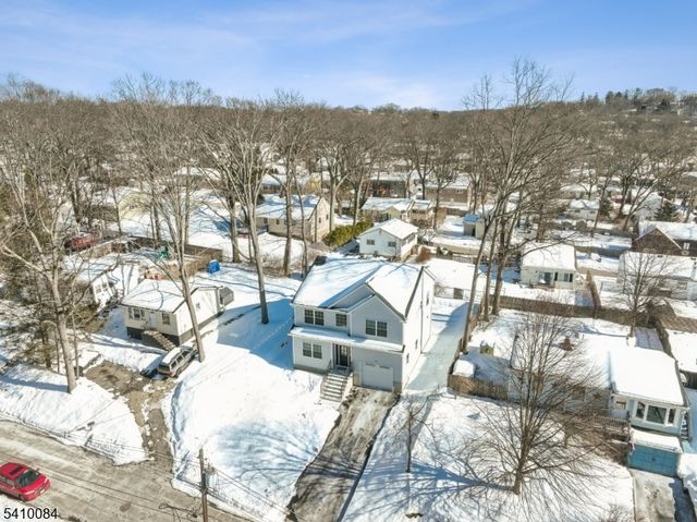 127 W End Ave, Hopatcong Boro, NJ 07843